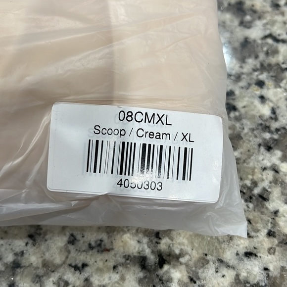 SECOND Skin Scoop Seamless Pullover Bra - Cream - Picture 5 of 7